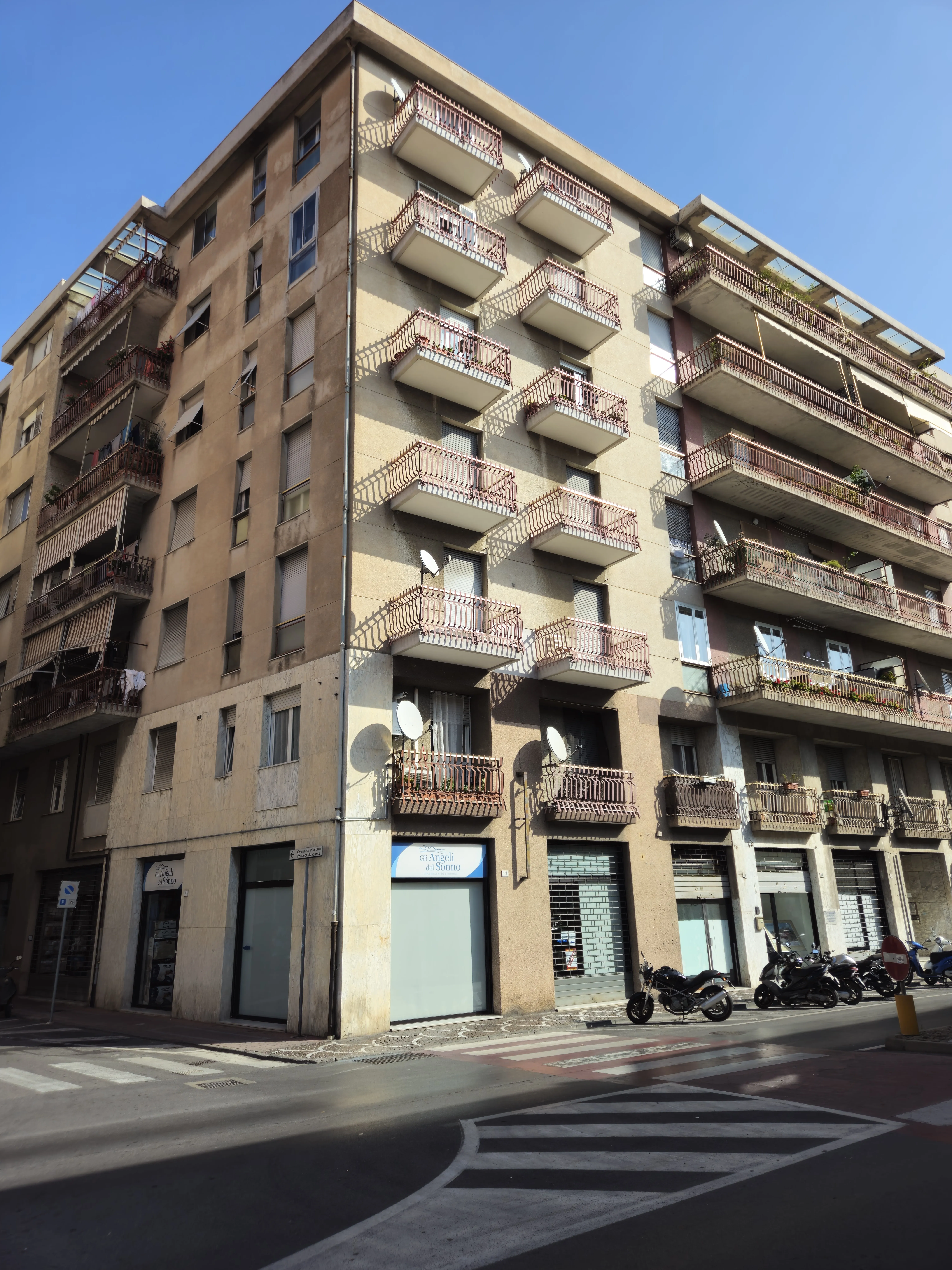 Albenga street view 18